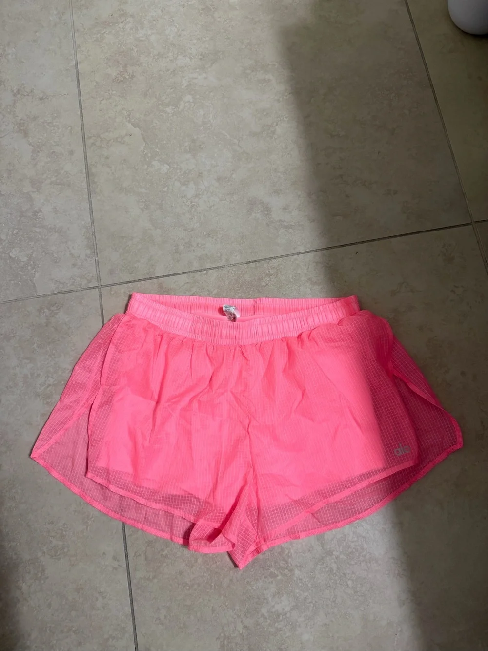 Alo Yoga Medium Pink Shorts. 💕⚡️